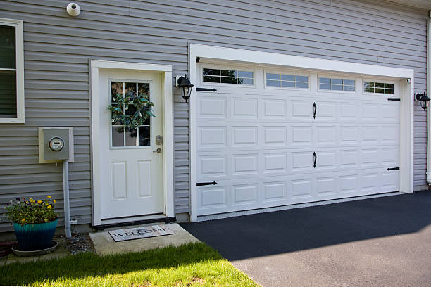 24/7 Emergency Garage Door Panel Replacement experts in Mentone, IN